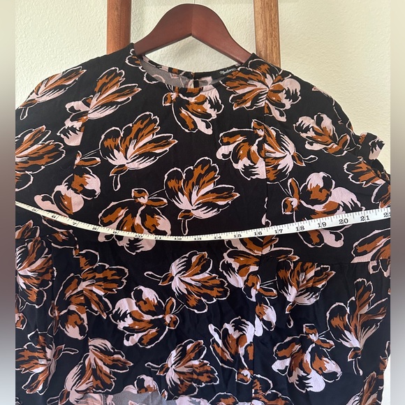 Madewell Cuffed-Sleeve Shirred Top in Duskblossom - Picture 5 of 7